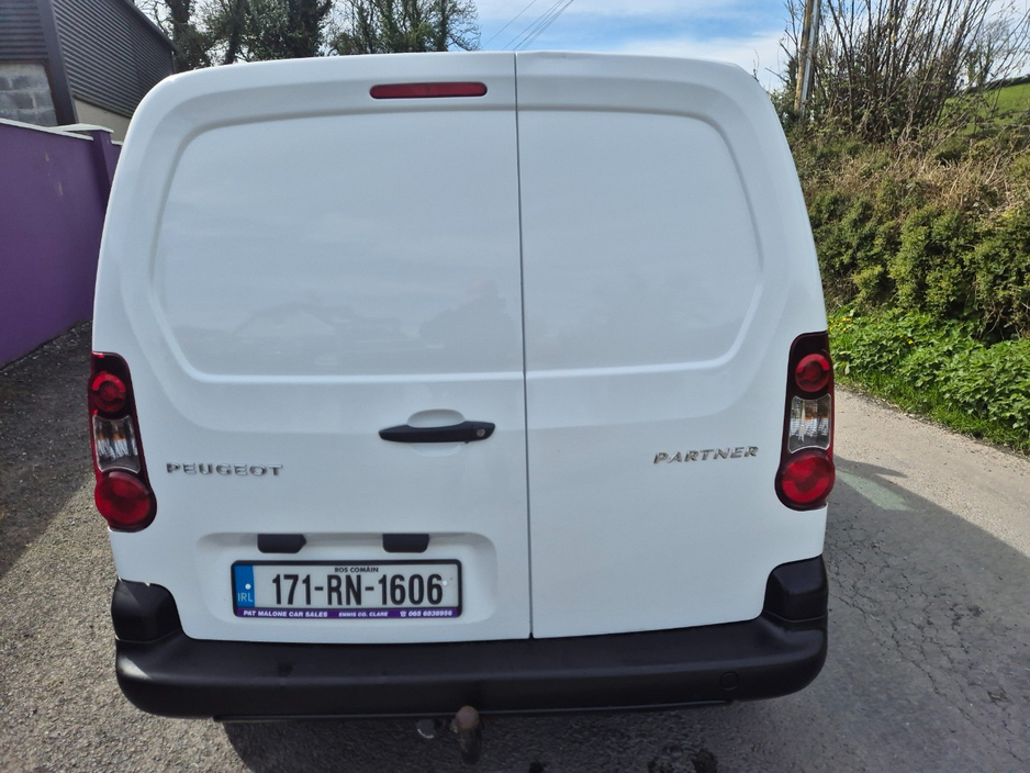2017 Peugeot Partner - image 4