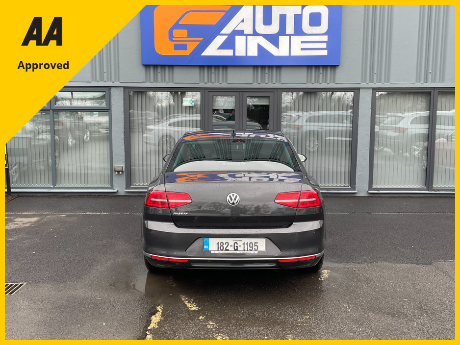 2018 Volkswagen Passat - image 4