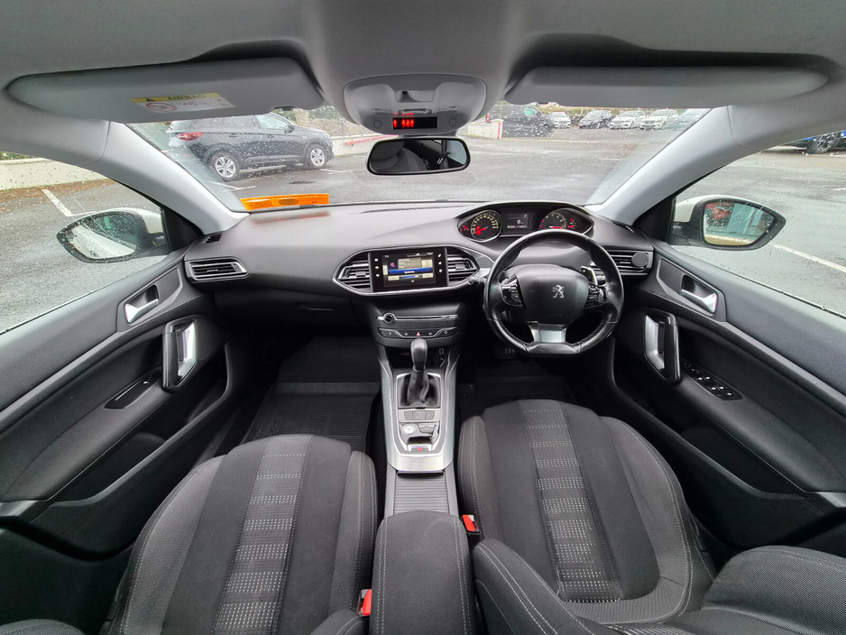 2015 Peugeot 308 - image 8