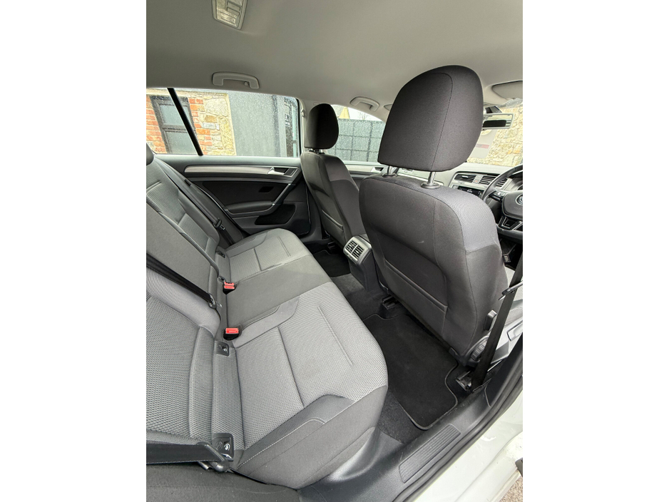 2013 Volkswagen Golf - image 13