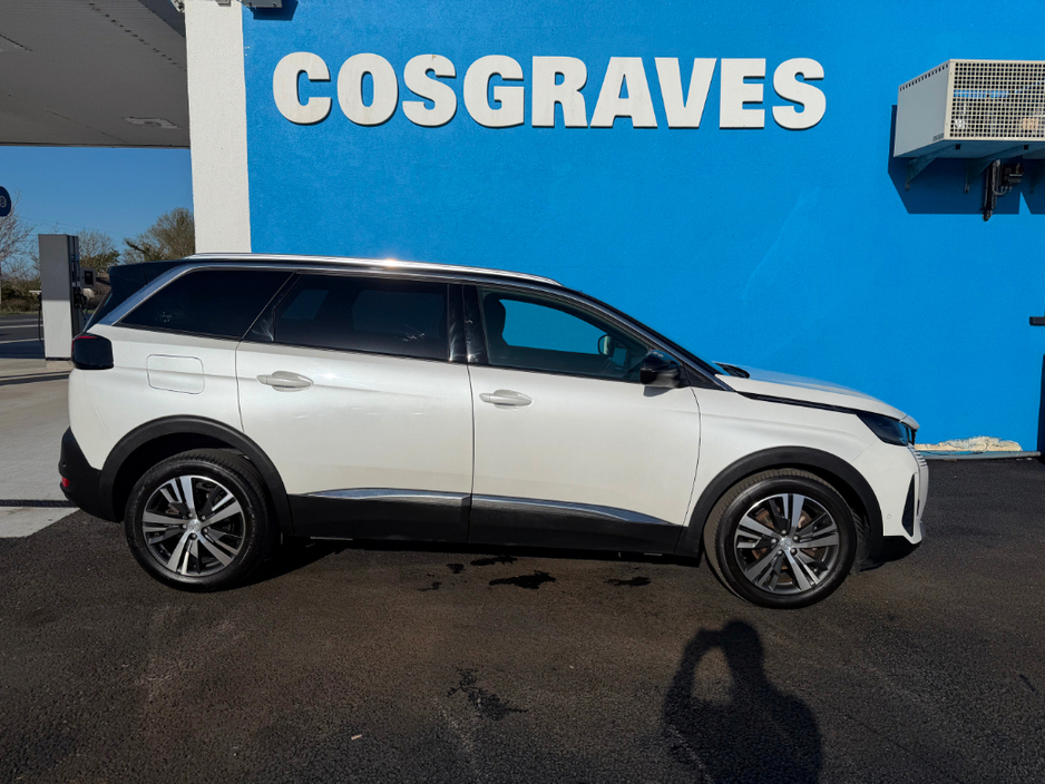 2023 Peugeot 5008 - image 2