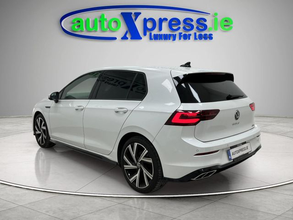2023 Volkswagen Golf - image 11