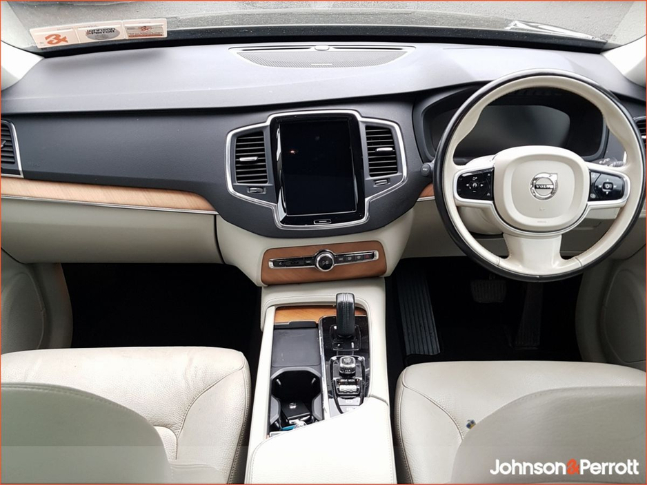 2021 Volvo XC90 - image 2