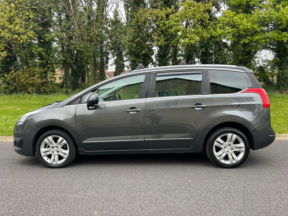 2016 Peugeot 5008 - image 8