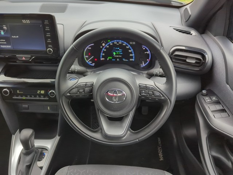 2023 Toyota Yaris Cross - image 9