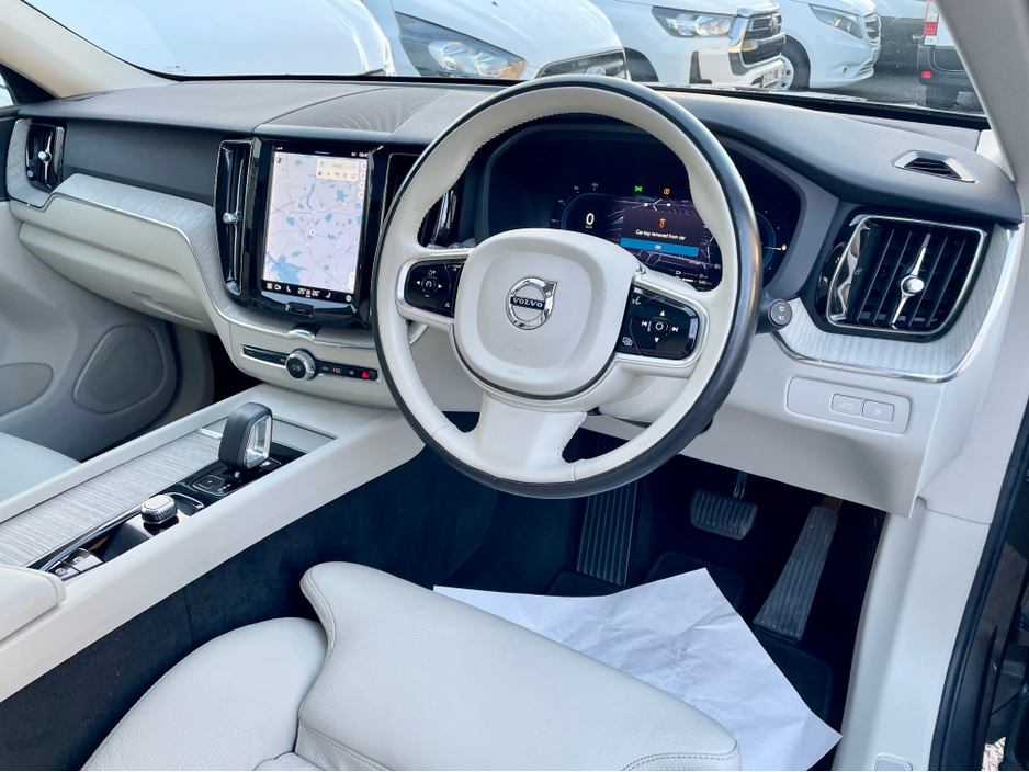 2023 Volvo XC60 - image 8