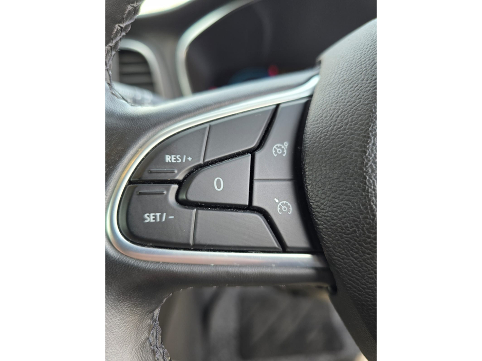 2021 Renault Megane - image 17