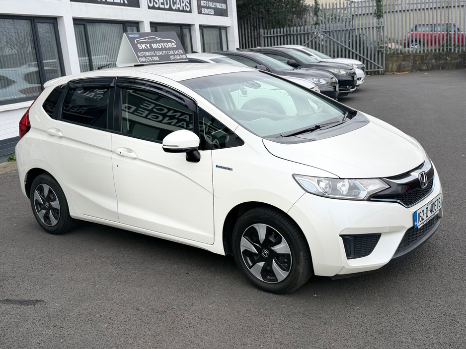 2016 Honda Jazz - image 4