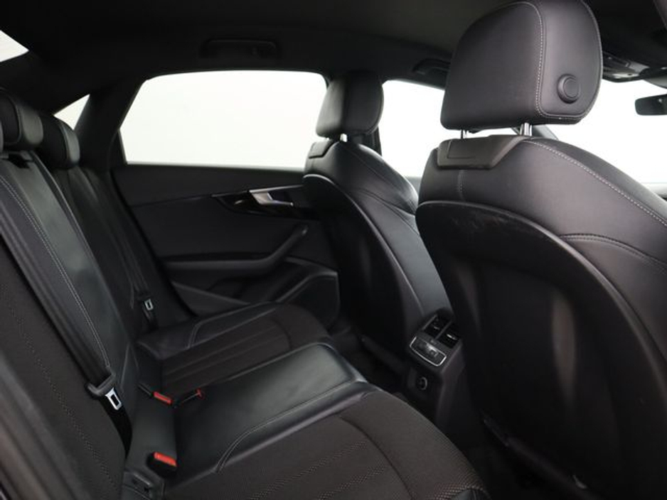 2017 Audi A4 - image 12