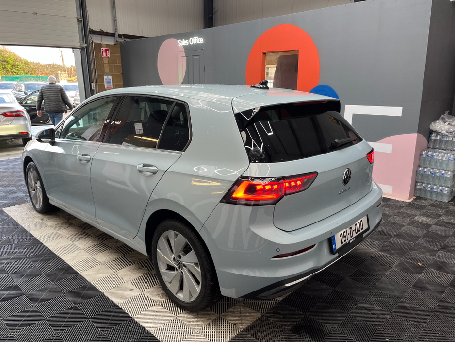 2025 Volkswagen Golf 2025 VOLKSWAGEN GOLF 5D 2.0 AUTOMATIC / CRUISE CONTROL / REVERSE CAMERA / HEATED SEATS / PADDLE SHIFTERS / APPLE CARPLAY / AMBIENT LIGHTS