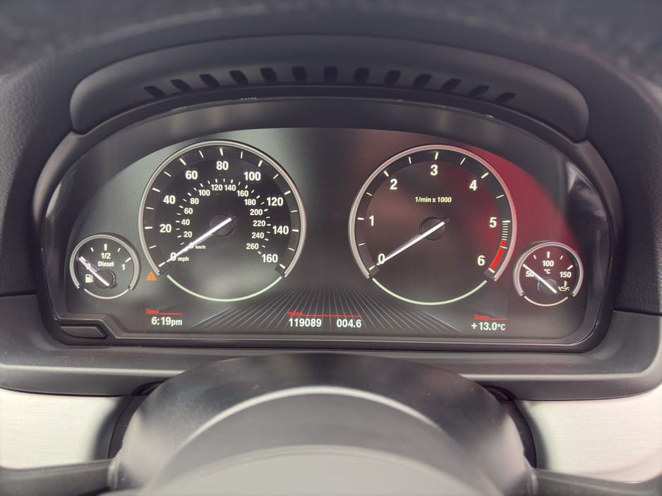 2016 BMW 5 Series - image 11