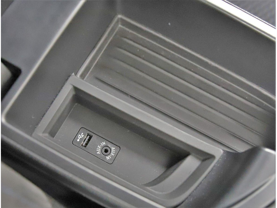 2016 BMW 1 Series - image 23