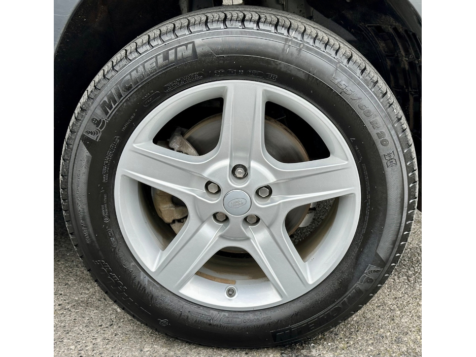 2023 Land Rover Defender - image 15