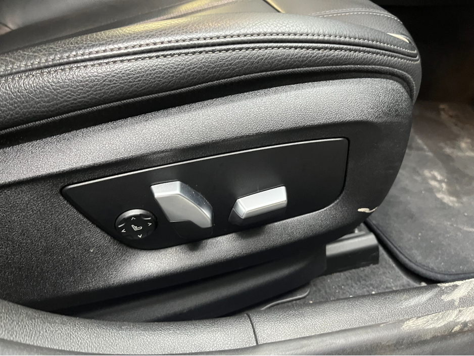 2018 BMW 5 Series - image 11