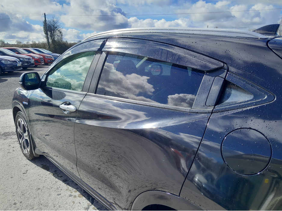 2015 Honda Vezel - image 17