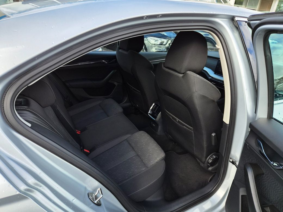 2021 Skoda Octavia - image 6