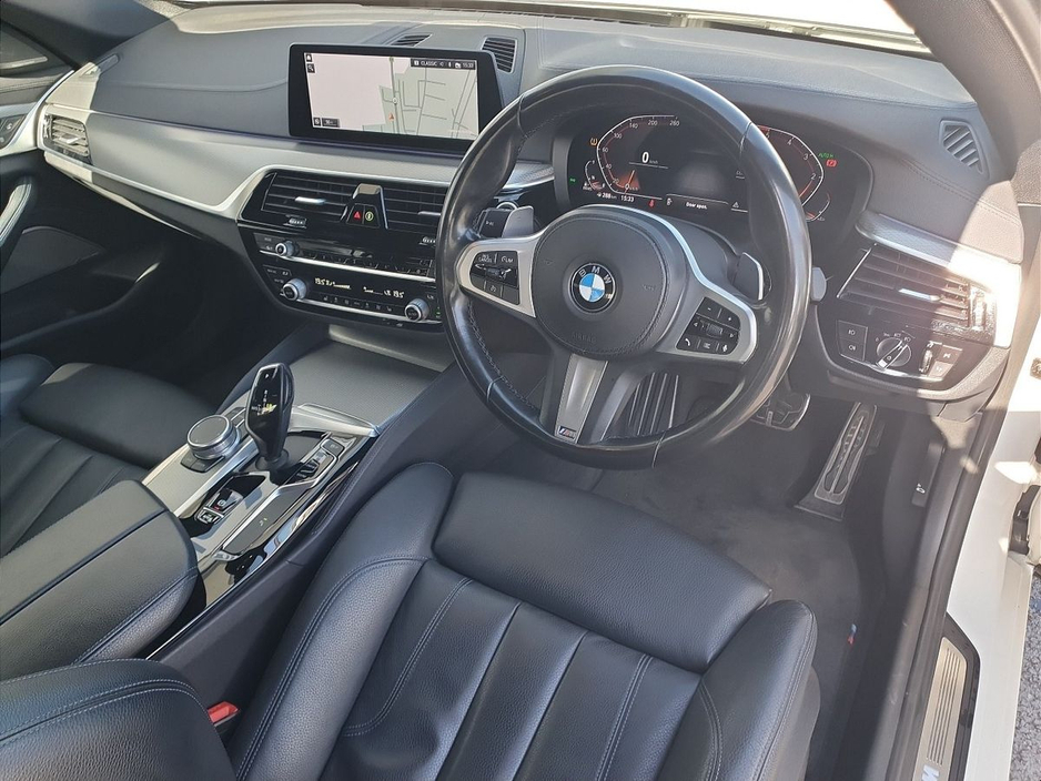 2020 BMW 5 Series - image 6