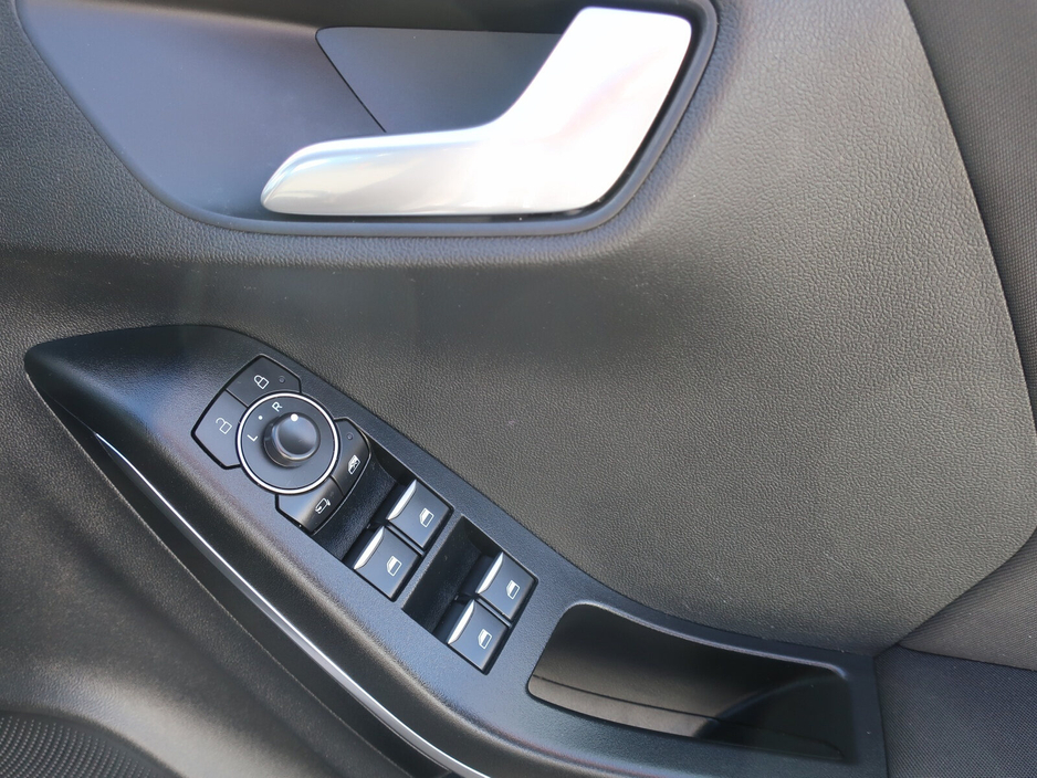 2023 Ford Puma - image 11