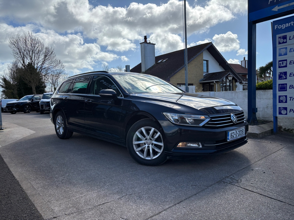 2016 Volkswagen Passat - image 3