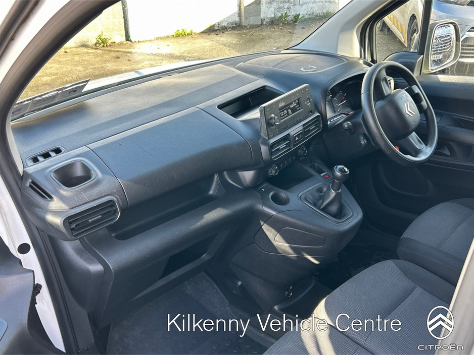 2021 Citroen Berlingo - image 10