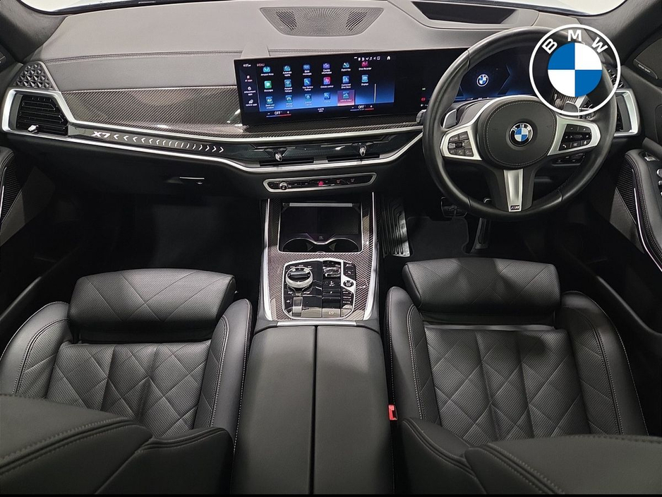 2023 BMW X7 - image 4