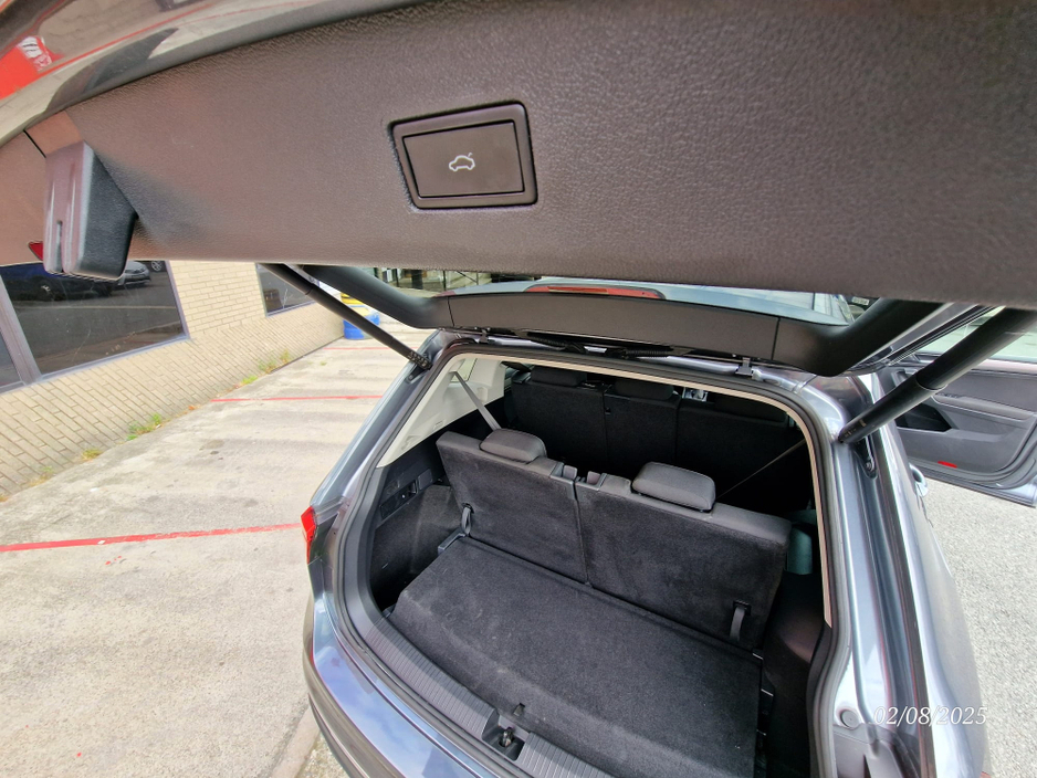 2022 Volkswagen Tiguan - image 11