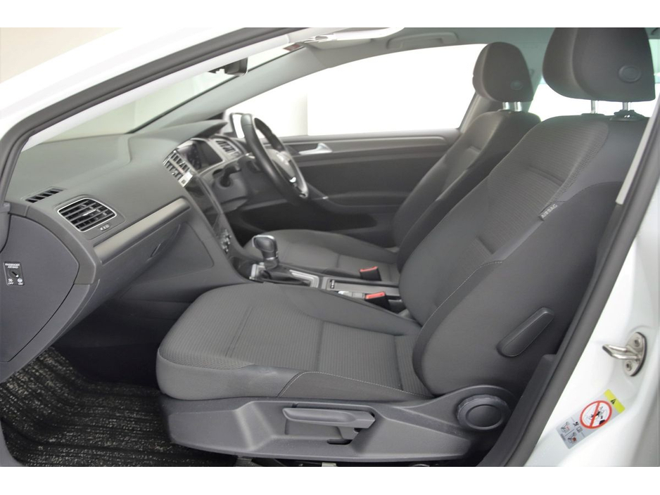 2018 Volkswagen Golf - image 25