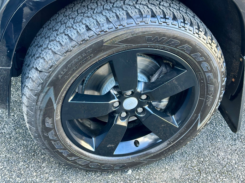 2025 Land Rover Defender - image 10