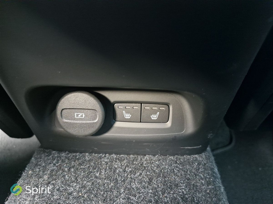 2023 Volvo C40 - image 16