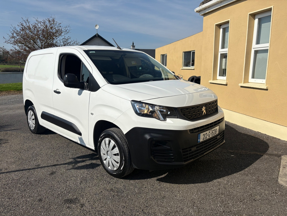 2021 Peugeot Partner - image 7