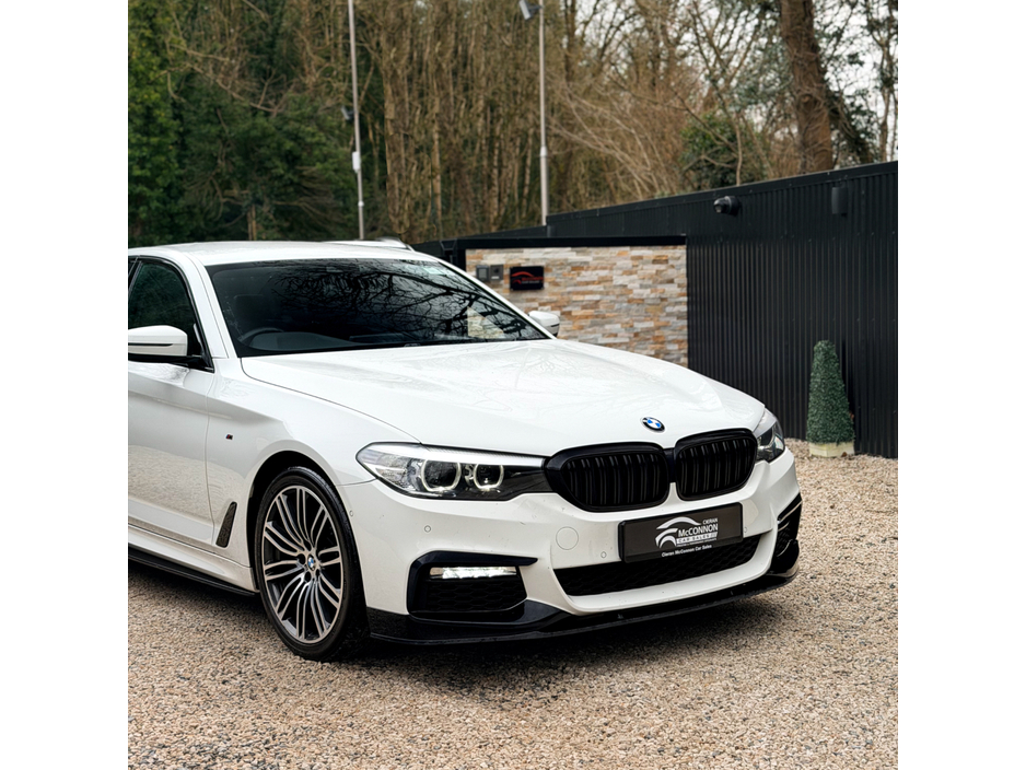 2017 BMW 5 Series - image 2