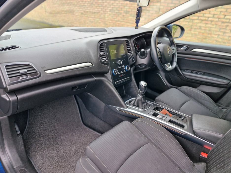 2019 Renault Megane - image 11