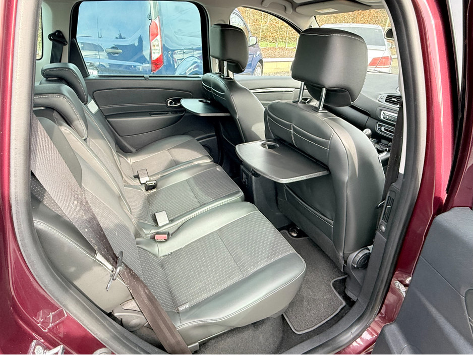 2016 Renault Scenic - image 11