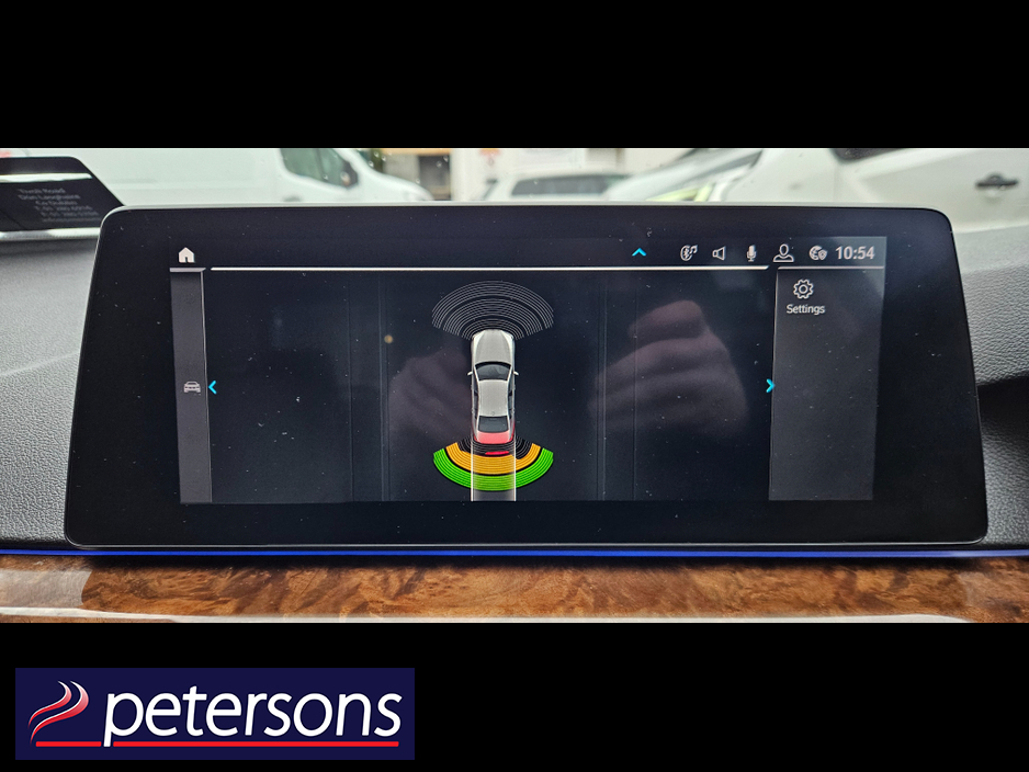 2020 BMW 5 Series - image 33