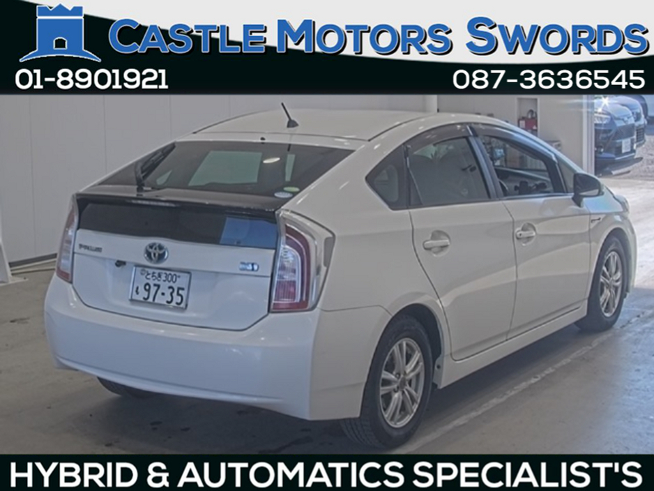 2015 Toyota Prius - image 2