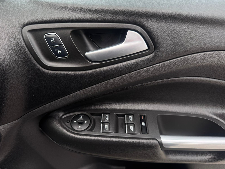 2018 Ford Kuga - image 23