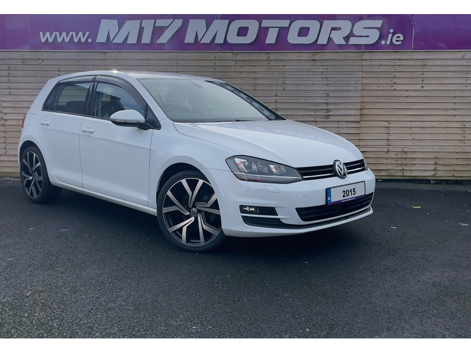 2015 Volkswagen Golf - image 3