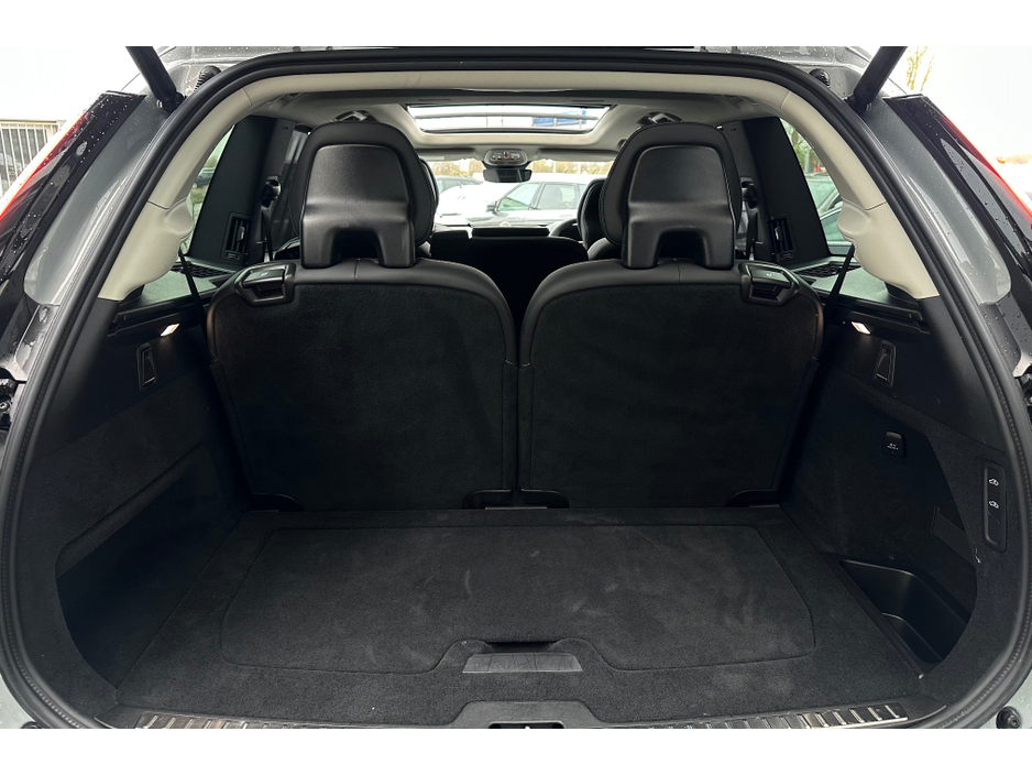 2025 Volvo XC90 - image 15