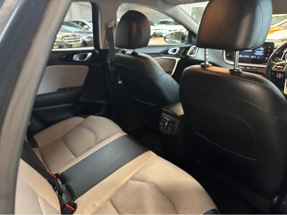 2021 Kia XCeed - image 7