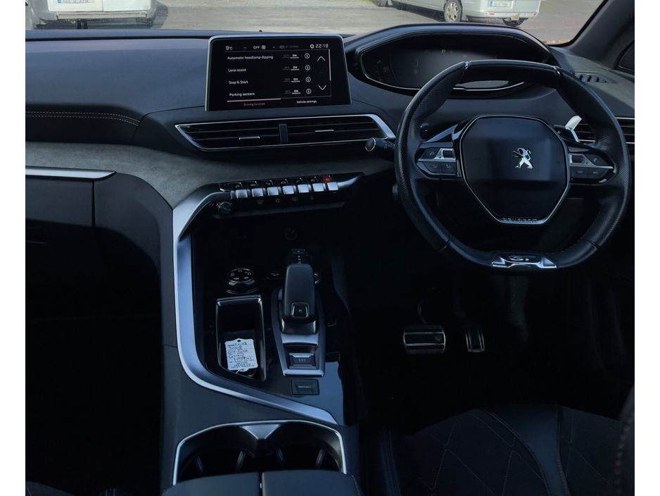 2018 Peugeot 3008 - image 8