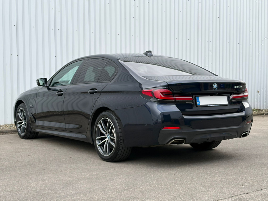 2022 BMW 5 Series - image 7