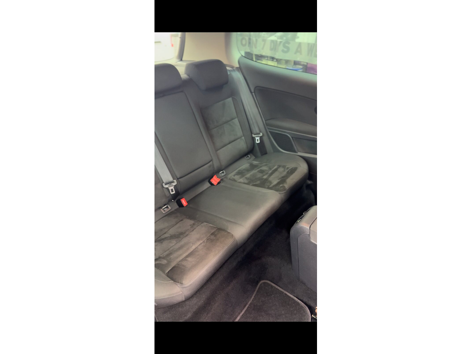 2010 Volkswagen Golf - image 10