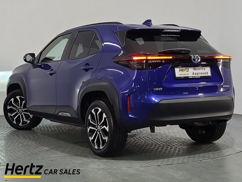 2023 Toyota Yaris Cross - image 3