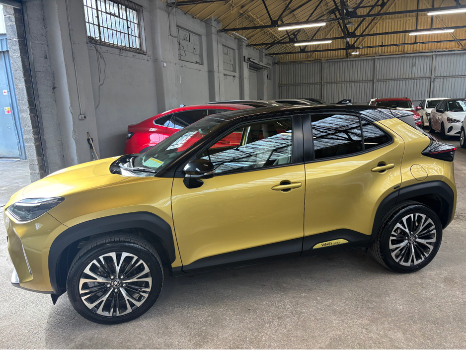 2021 Toyota Yaris - image 3