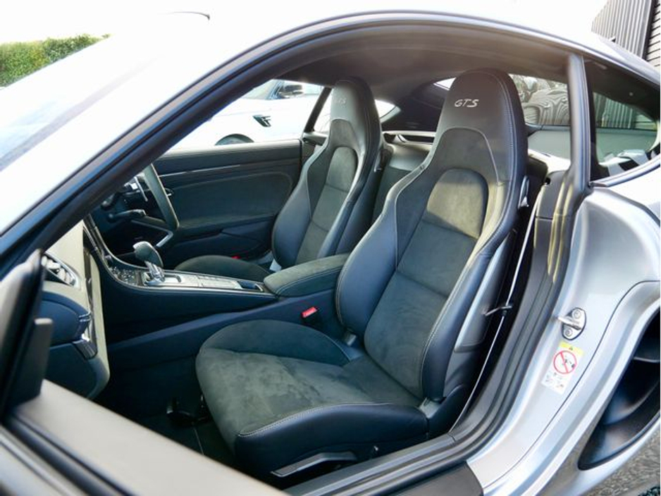 2023 Porsche Cayman - image 20