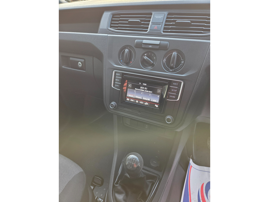 2018 Volkswagen Caddy - image 9