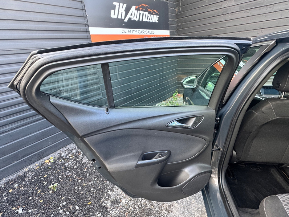 2016 Opel Astra - image 16