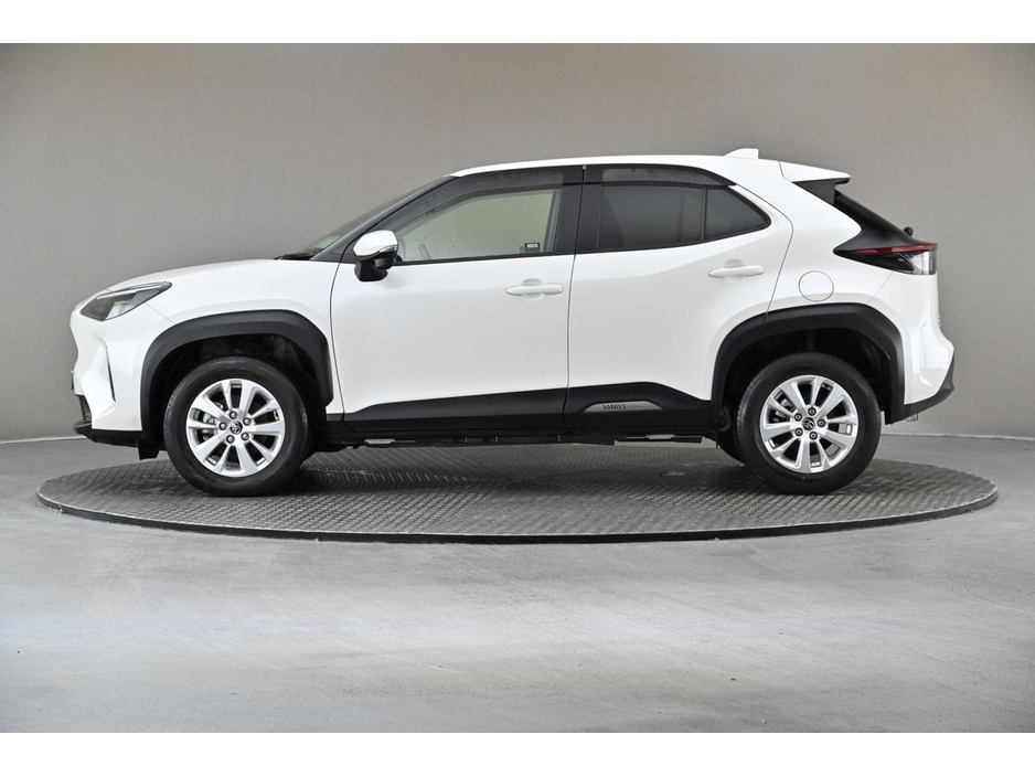 2022 Toyota Yaris Cross - image 7