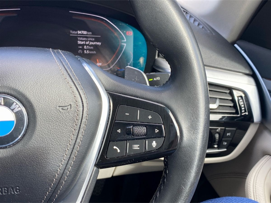 2022 BMW 5 Series - image 18