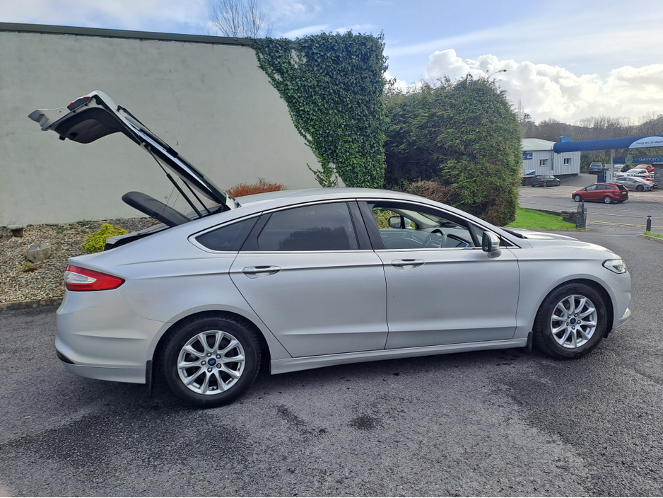 2016 Ford Mondeo - image 2